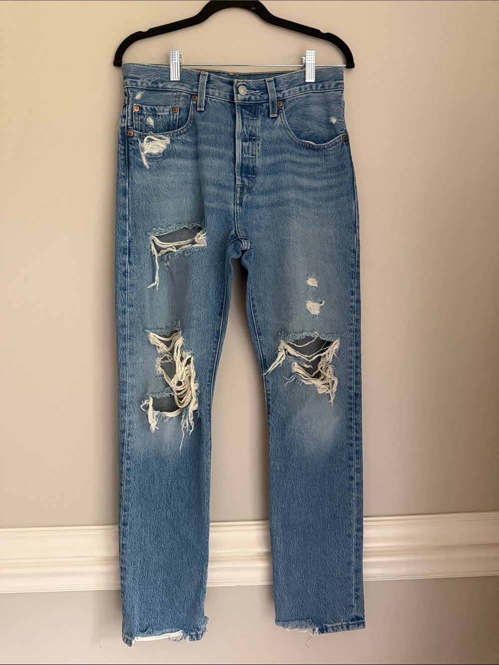 NWOT Levi's 501 Straight Leg Distressed Women's Jeans, size 27
